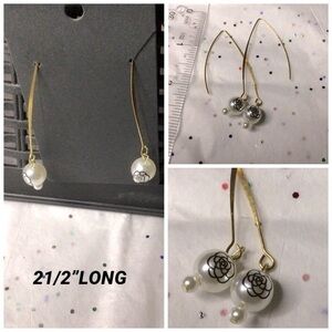 Pearls earrings with black flower